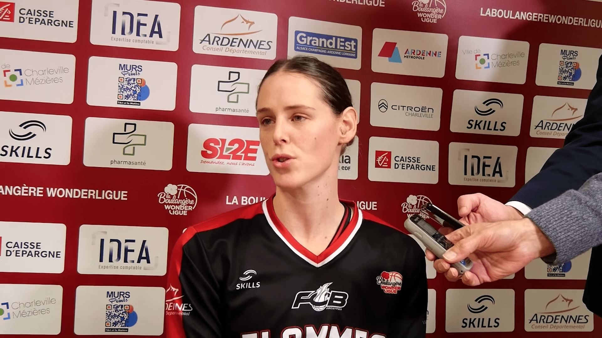 https://www.postup.fr/wp-content/uploads/2025/01/LFB_2024-2025_Sara-CHEVAUGEON-Charleville-Mezieres-vs.-Tarbes_Flammes-Carolo-Basket-Ardennes.png